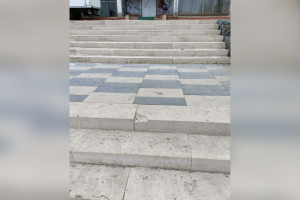 В Юрьев-Польском подрядчика заставили перекладывать плитку у ДК