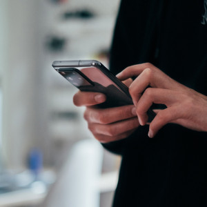 Ведущая телеканала подала в суд на трех жителей Владимира