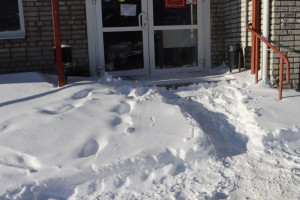 Владимирским владельцам магазинов пригрозили штрафами за снег и лед на входе