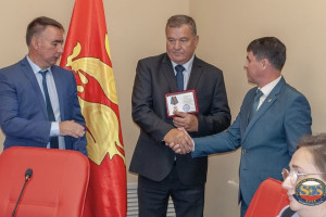 Пенсионера из Покрова наградили медалью за спасение женщины на пожаре