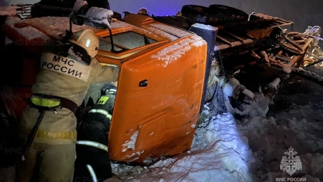 Во Владимирской области на трассе М-7 Волга перевернулся грузовик