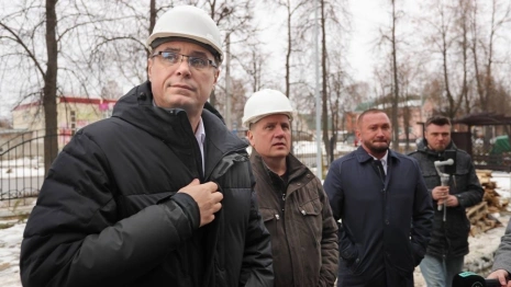 Александр Авдеев купил участок во Владимирской области и посадил яблоню