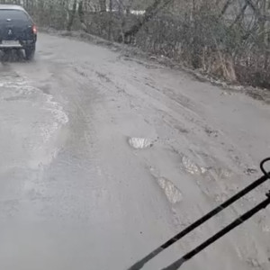 Жители поселка Сновицы под Владимиром взвыли от разбитых дорог без фонарей