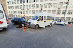 В Коврове машина для перевозки инвалидов столкнулась с легковушкой