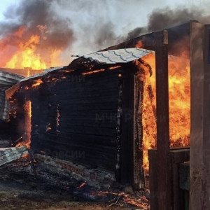 Во Владимирской области мощный пожар охватил частный жилой дом