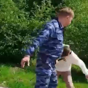 Появилось новое видео со скандальным охранником во владимирском парке «Добросельский»