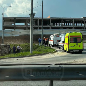 Во Владимире перевернулся автомобиль