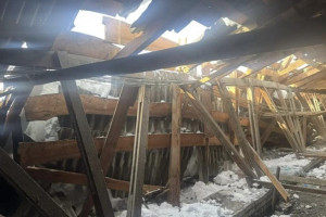 В Коврове крыша дома на Северном проезде рухнула под тяжестью снега