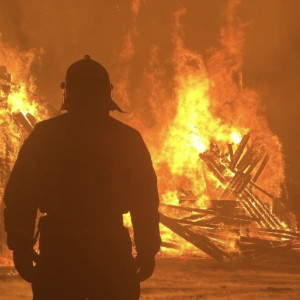 В Александровском районе мощный пожар уничтожил частный дом