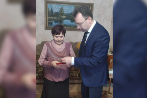 Во Владимире вручили медаль жительнице блокадного Ленинграда
