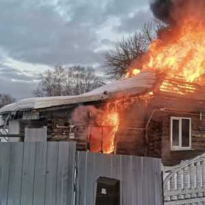 В деревне под Гусь-Хрустальным пожар охватил 200 кв. м. в частном доме