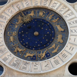 Упадок сил у козерогов и опасность рядом с весами. Гороскоп на 23 декабря