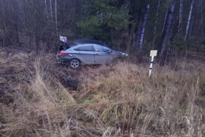 В Собинском районе водитель и пассажир попали в больницу после наезда на дерево