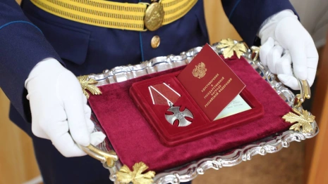 Во Владимирской области матери погибшего на Украине бойца вручили Орден мужества