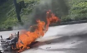 В центре Владимира мотоцикл загорелся после ДТП