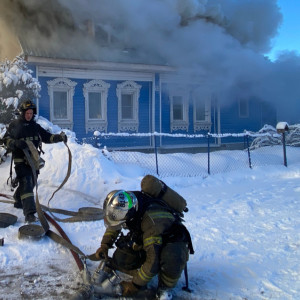 Показали видео тушения пожара частного дома в Коврове