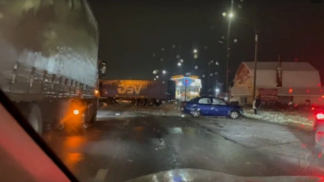 Выезд из Владимира встал в мертвой пробке из-за ДТП