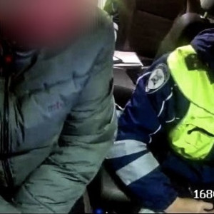 Выпивший 12 бутылок пива водитель из Меленок пытался дать взятку сотруднику ДПС