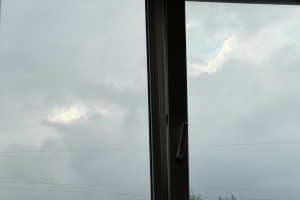 В поселке под Ковровом 2-летняя девочка выпала из окна