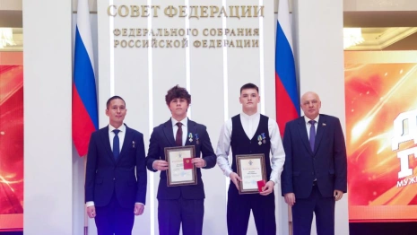 Детей-героев из Владимирской области наградили за спасение людей при пожаре