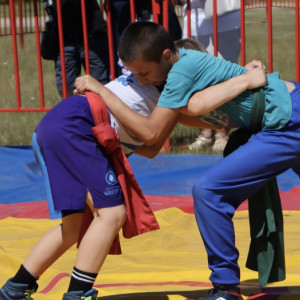 Победителю борьбы на поясах на Сабантуе во Владимире подарили живого барана