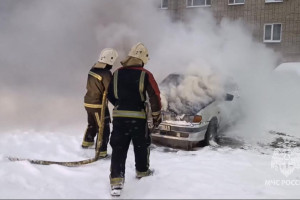Во Владимире загорелся припаркованный у дома «ВАЗ»