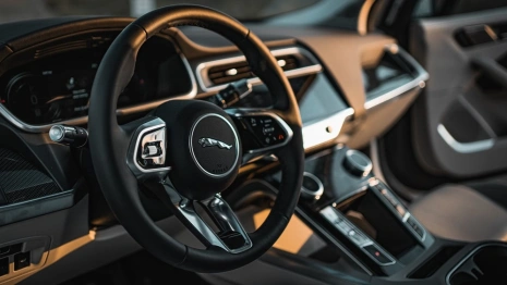 Пьяный житель Владимира напал на полицейского из-за находящегося в розыске Jaguar XF