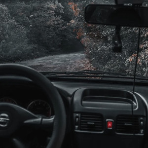 Во Владимирской области москвич угнал авто и врезался в железнодорожный шлагбаум