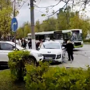 Авария с двумя автобусами парализовала проспект Ленина во Владимире