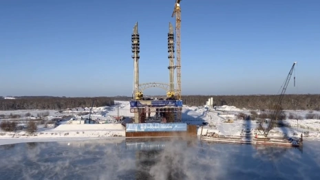 Рабочие продолжили строить мост через Оку на М-12 в 30-градусные морозы