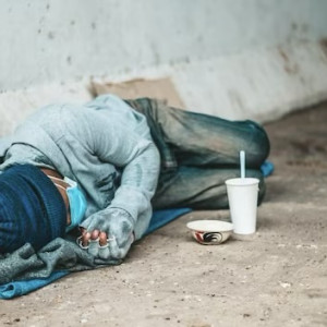 Во Владимирской области мать двоих детей использовала бомжей для «рабского труда»