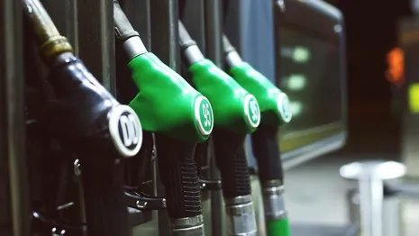 Эксперты посчитали, сколько литров бензина можно купить на зарплату во Владимирской области