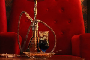 Жительница Мурома пожаловалась на разместившего кальянную в квартире бизнесмена 