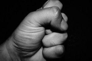 Во Владимире электромонтажнику в драке переломали ребра