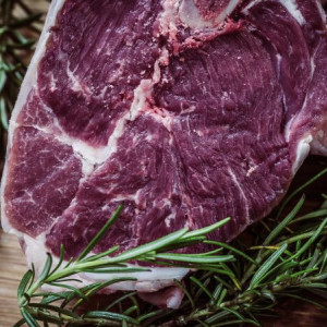 Во Владимире разбросали начиненное гвоздями мясо