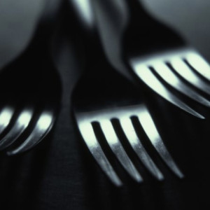 Житель Владимира угрожал 75-летней матери вилкой