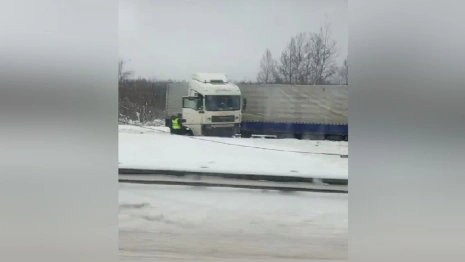 Под Петушками сложившаяся фура перекрыла трассу М-7 Волга 