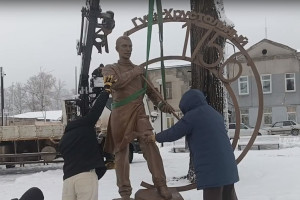 В Гусь-Хрустальном установили скульптуру стеклодува