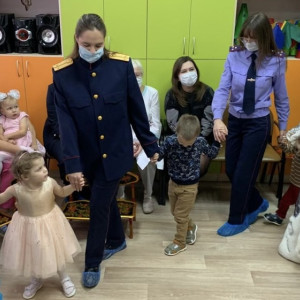 Следователи подарили новогодний праздник малышам из дома малютки в Муроме