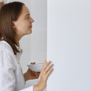 Задолжавшая по алиментам 500 тыс. рублей многодетная мать пряталась в морозилке