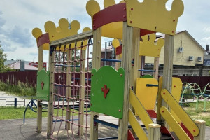 Главу администрации Покрова наказали из-за опасной детской площадки