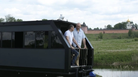 Владимирский губернатор покатал Валуева на кемпботе по Оке