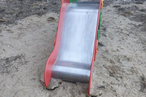 Во Владимире нашли опасную детскую площадку