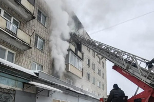 В Александрове маму с двумя дочерьми вытащили из горящей квартиры