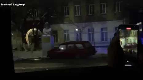 Во Владимире водитель врезался в памятник у Золотых ворот