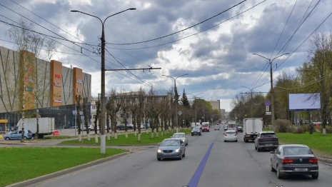 Жители проспекта Строителей во Владимире пожаловались на трубы и торговые палатки