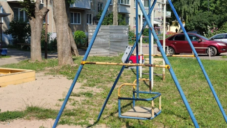 Во Владимире насчитали сорок опасных детских площадок 