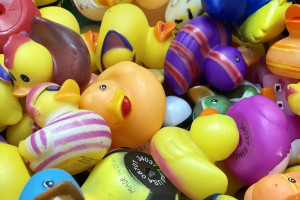 Во Владимире мужчина украл 26 игрушек из автомата и раздал девушкам