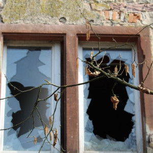 Во Владимирской области чиновники оставили людей жить в доме без крыши