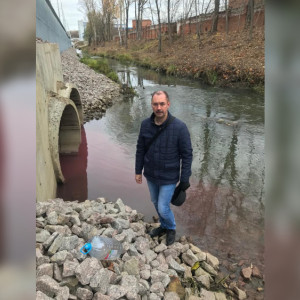 Во Владимире установили источник красной жидкости в реке Рпень